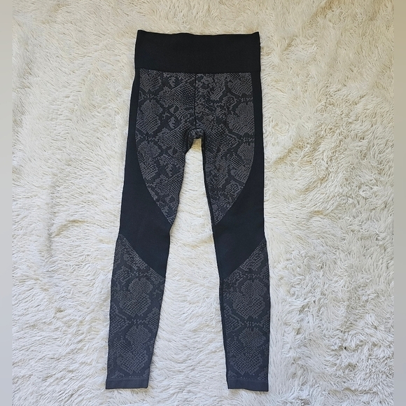 Target brand black snake print leggings size Small‎ S - Picture 8 of 10